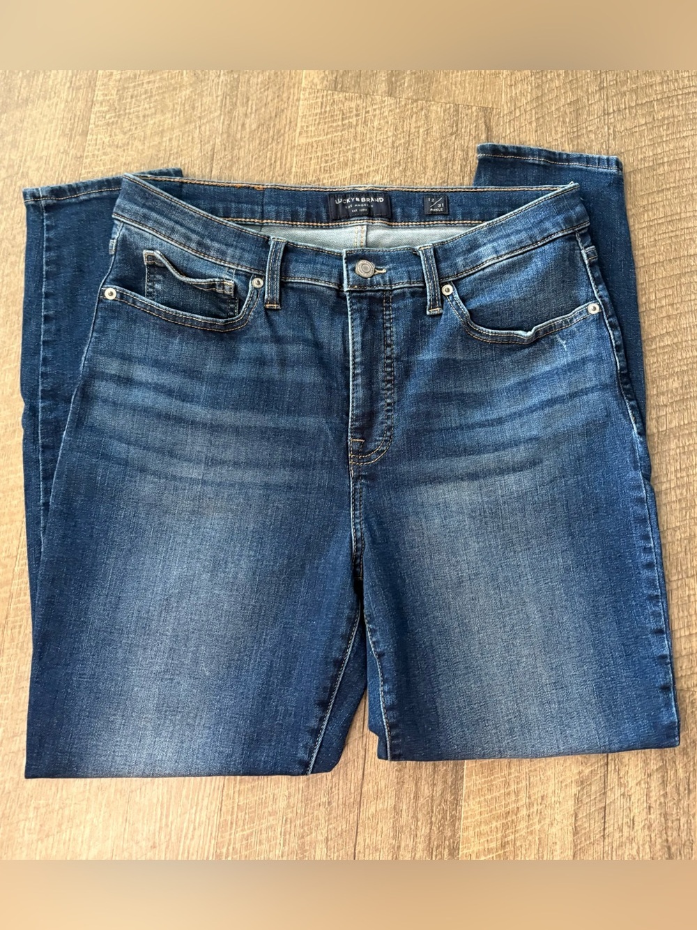 Lucky Brand Jeans - Picture 2 of 4